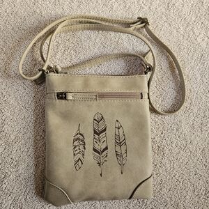 CROSSBODY BAG FAUX TAN LEATHER W/ FEATHER DESIGN NWOT